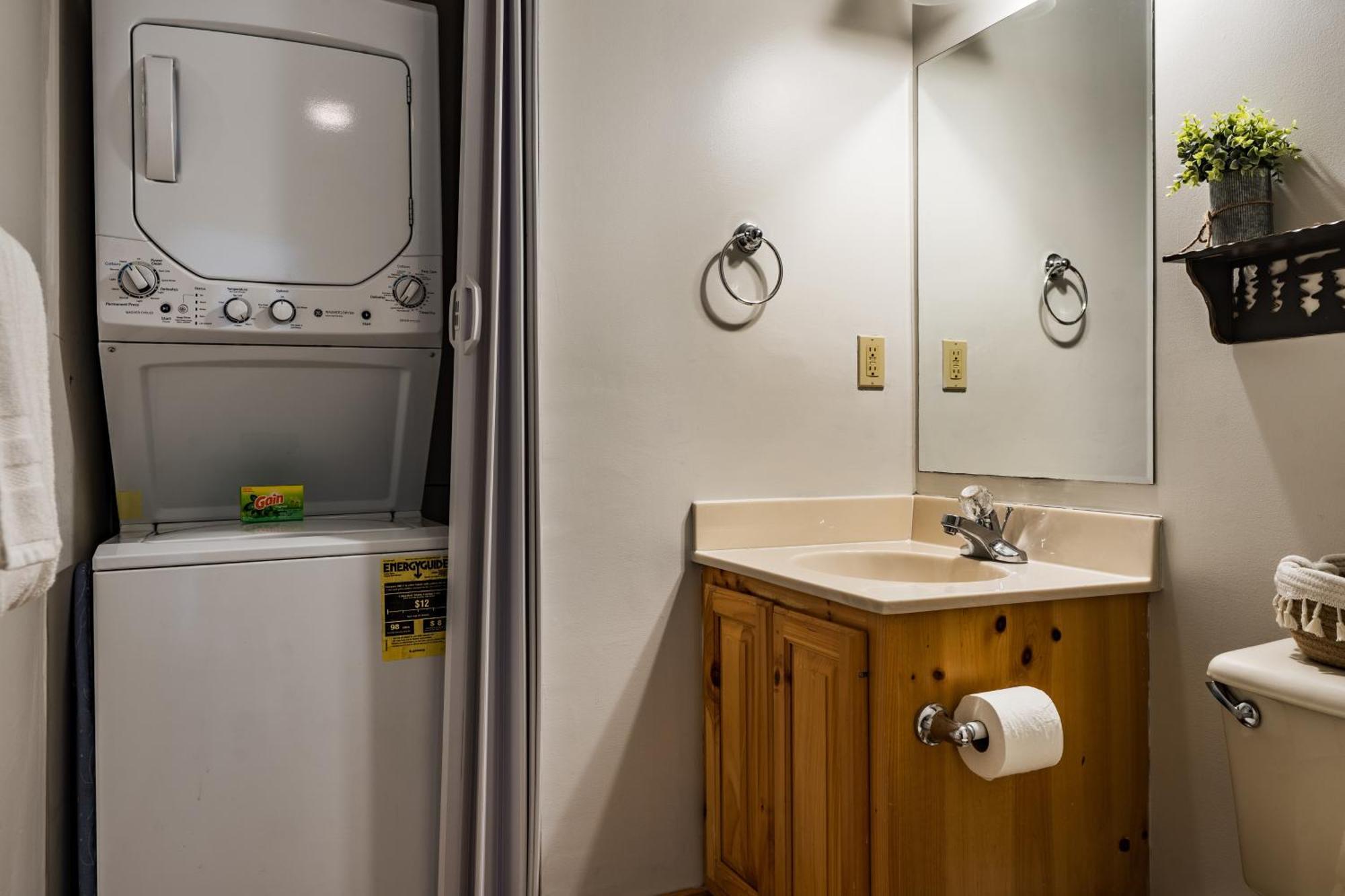 Elevista - Quaint&private-views-hottub-pooltable-bears-3 Clubhouse Pools *